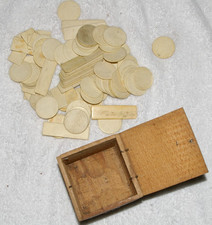 ancien coffret  avec jetons en os