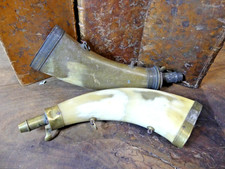 LOT DE 2 POIRES  A  POUDRE de