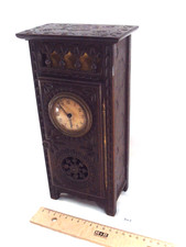 Horloge meuble breton miniature en bois ciré Hauteur : 27 cm (DH2)