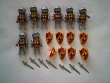 LOT DE PLAYMOBIL  * 8 CHEVALIERS FLEUR DE LYS  NOIRE ROUGE JAUNE + ACCESSOIRES *