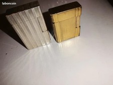 2 briquets Dupont plaqués or et plaqués argent signé ST Dupont poinçon numéroté