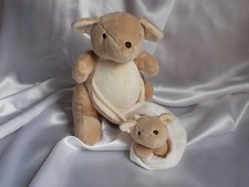 Doudou kangourou et son bébé