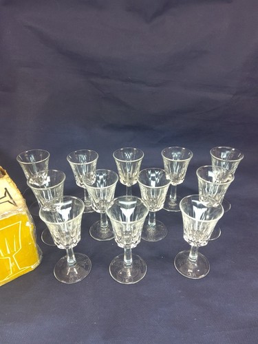 Verres pieds liqueurs - 12, à