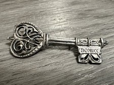 Broche cadeau Bonux en métal