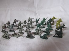 HING FAT 1/32 :  LOT 26 FIGURINES US INFANTRY+ GERMAN AFRIKAKORPS + BRITISH PARA