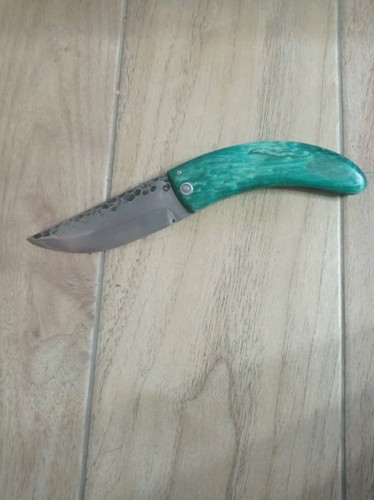 Couteau pliant deux clous