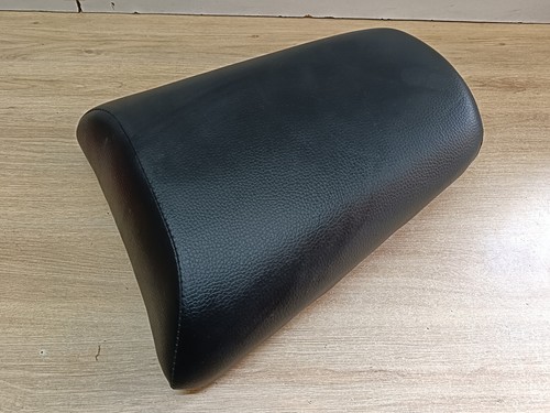 Une selle passager arriere - une,