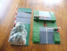 2 passages à niveau HO -