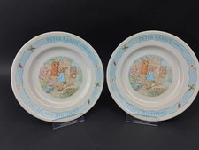 2 petites assiettes Wedgwood – Peter Rabbit – Happy Birthday – Édition 1990s