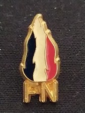 Politique : insigne officiel du front national FN - années 80