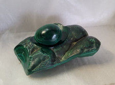pierre malachite avec un oeuf