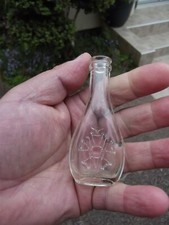 ancien biberon de poupée en verre croix de guerre