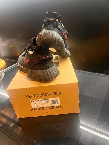 Yeezy 350 black - and, red