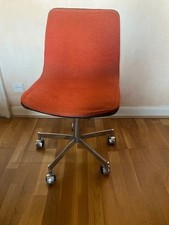 chaise de bureau design rouge orange