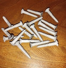 Lot  25  VIS A BOIS Tête