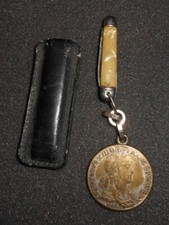 Ancien petit couteau pliant  8 cm ouvert + porte clef ford + etui