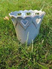 Cache pot / pot de fleur en céramique gris, décoration cœurs