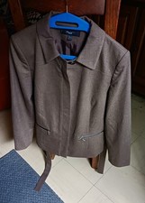 Ensemble veste et jupe de la marque Un Jour Ailleurs