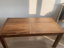 Grande table en bois extensible