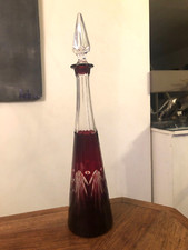 GRANDE CARAFE EN CRISTAL TAILLÉ DE COULEUR (H 45,5 cm) BACCARAT?, St LOUIS?.....