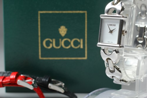Presque comme neuve montre - [presque,