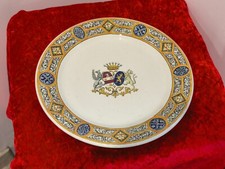 BELLE ASSIETTE EN FAIENCE DE GIEN ARMORIEE POLYCHROME BLASONS ARMOIRIES