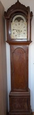Horloge grand-père anglaise de la fin du XVIIIe siècle avec phases de la lune 