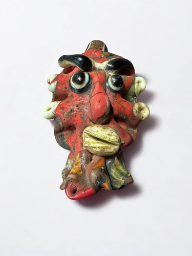 Pendentif amulette visage