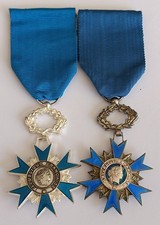 Lot 2 médailles ordre