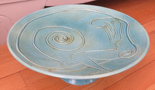 Superbe Coupe moderniste faïence émaillée signée datée 2000 décor femme bleue