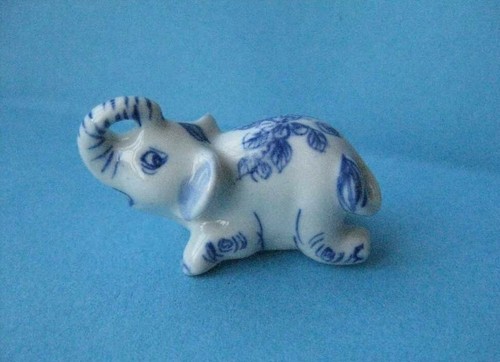 éléphant miniature - , en