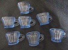 Ancienne dinette de poupée 7 petites tasses Verre moulé/pressé bleu PORTIEUX