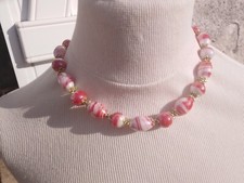 collier perles de murano faite au chalumeau ovales et rondes , blanche et rouge 