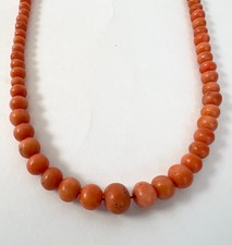 Collier vintage 1950 - 1970 en perles de corail rose en chute, bijoux