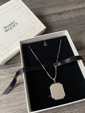 Alexander McQueen Logo Gravé