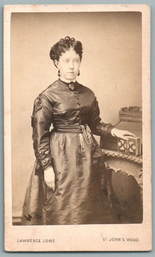Cdv 1870 femme avec bijoux - avec,