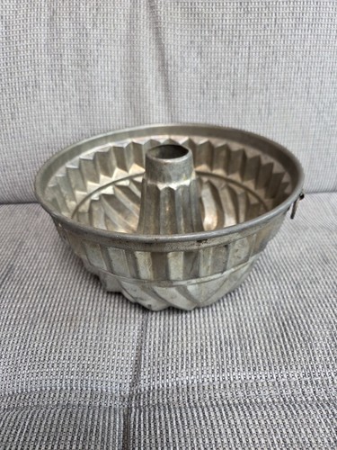 Ancien grand moule gâteau - ,
