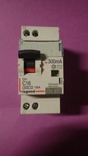 Legrand 410813 - Disjoncteur Différentiel 16A AC 300Ma 10kA 1P+N Courbe C vis
