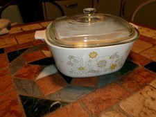 Ancienne cocotte, plat carré PYROFLAM Pf-804-B avec couvercle en verre, vintage.