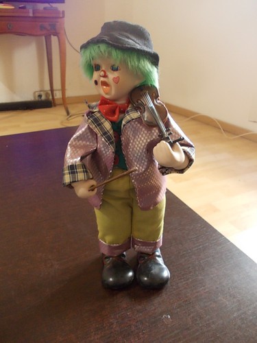Automate enfant violoniste.