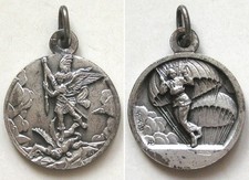 MEDAILLE PENDENTIF SAINT MICHEL PARACHUTISTES PARA TAP 2 REP RPIMA 1 RCP 13 RDP