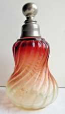 Poudrier cristal Baccarat rouge en dégradé modèle Bambou côtes torses, H 16 cm