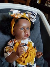 Reborn bébé, noir aux yeux
