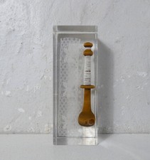 fuseau et dentelle sous résine