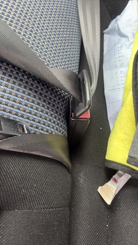 Attache ceinture arriere