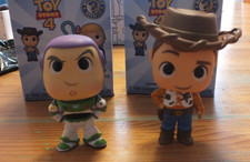 Lot de deux  mini figurines