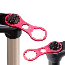 Outil clé à fourche avant