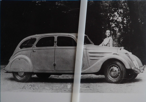 Photo peugeot berline 302 - peugeot,