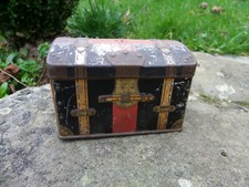 RARE BOÎTE ANCIENNE EN MÉTAL LITHOGRAPHIÉ - CHOCOLAT IBLED - MALLE DE VOYAGE