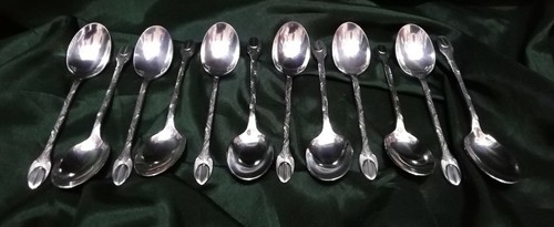 Ensemble cuillères à - de,